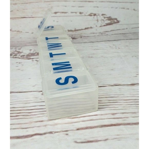 Blue Letter Vitamin Pill Reminder Container Organizer Dispenser 7 Day Storage - Picture 5 of 9